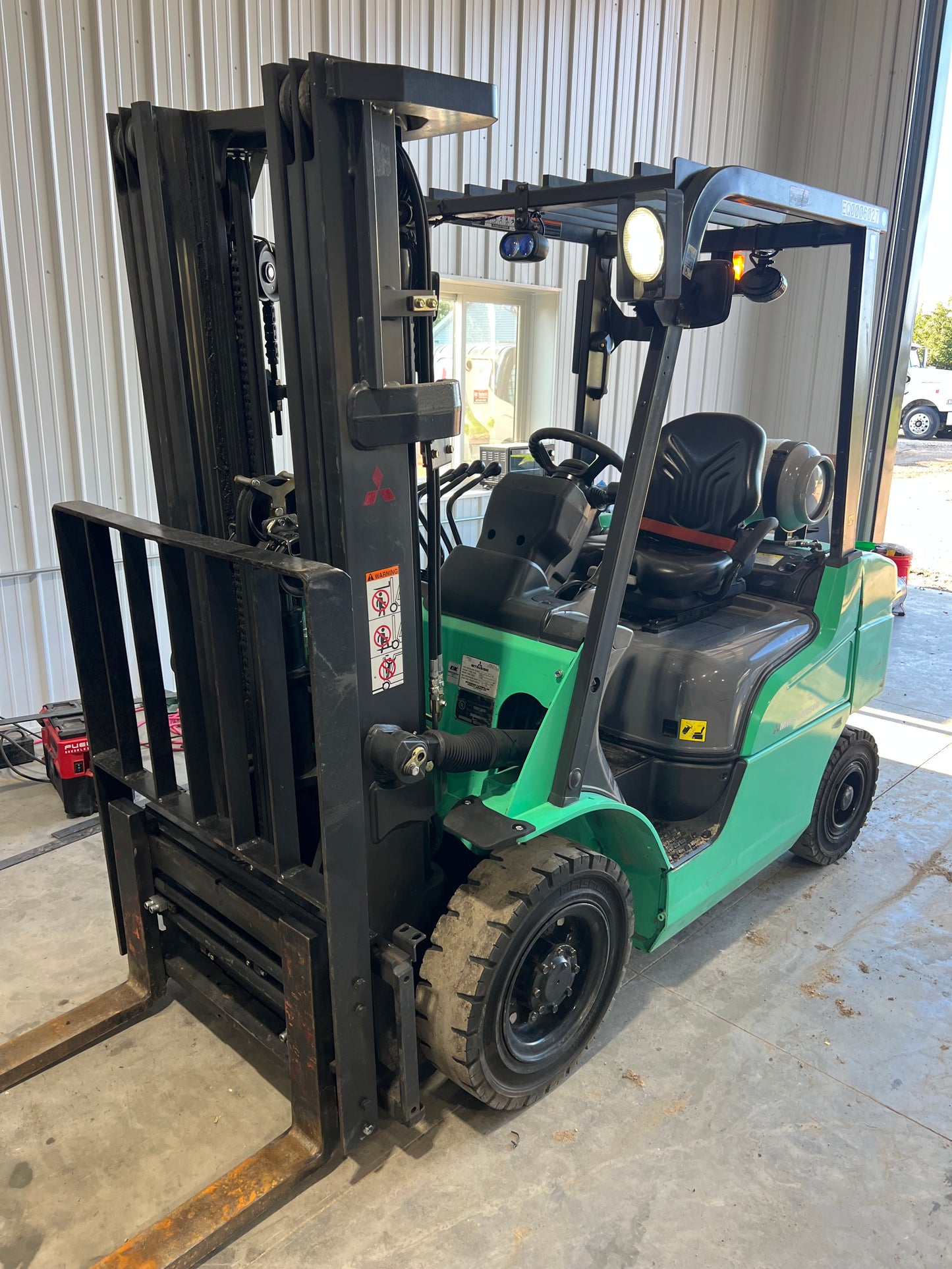 2020 Mitsubishi Forklift 5000lb Lift Capacity Triple Mast! Fork Positioner Pneumatic Tire