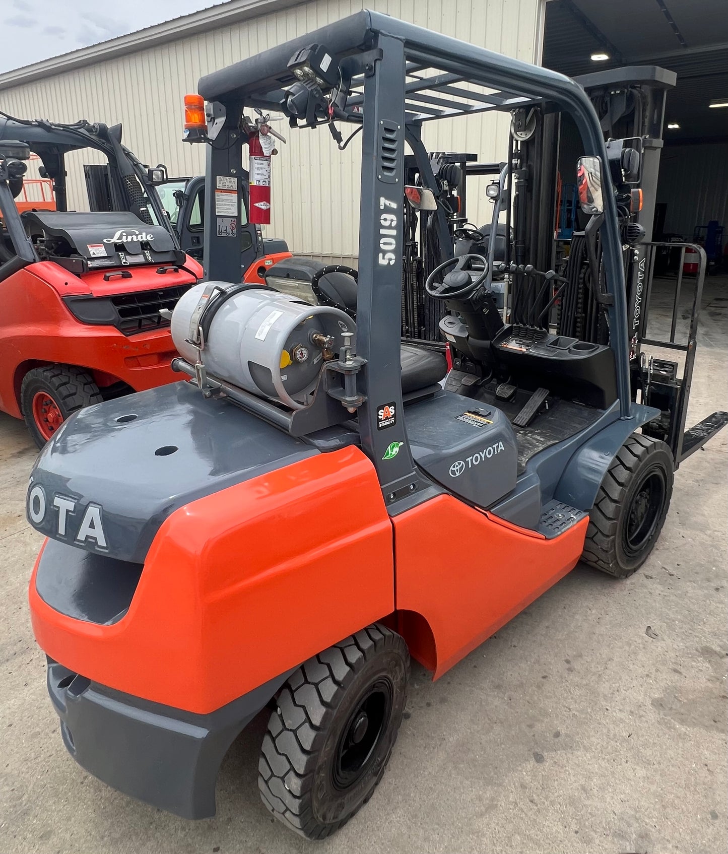2018 Toyota Forklift 6000lb Lift Capacity, Fork Positioner Carriage