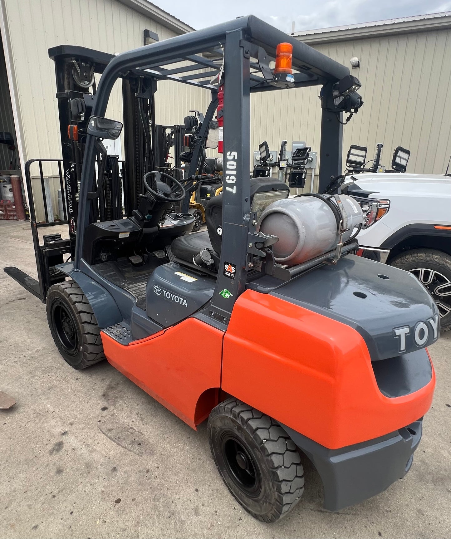 2018 Toyota Forklift 6000lb Lift Capacity, Fork Positioner Carriage
