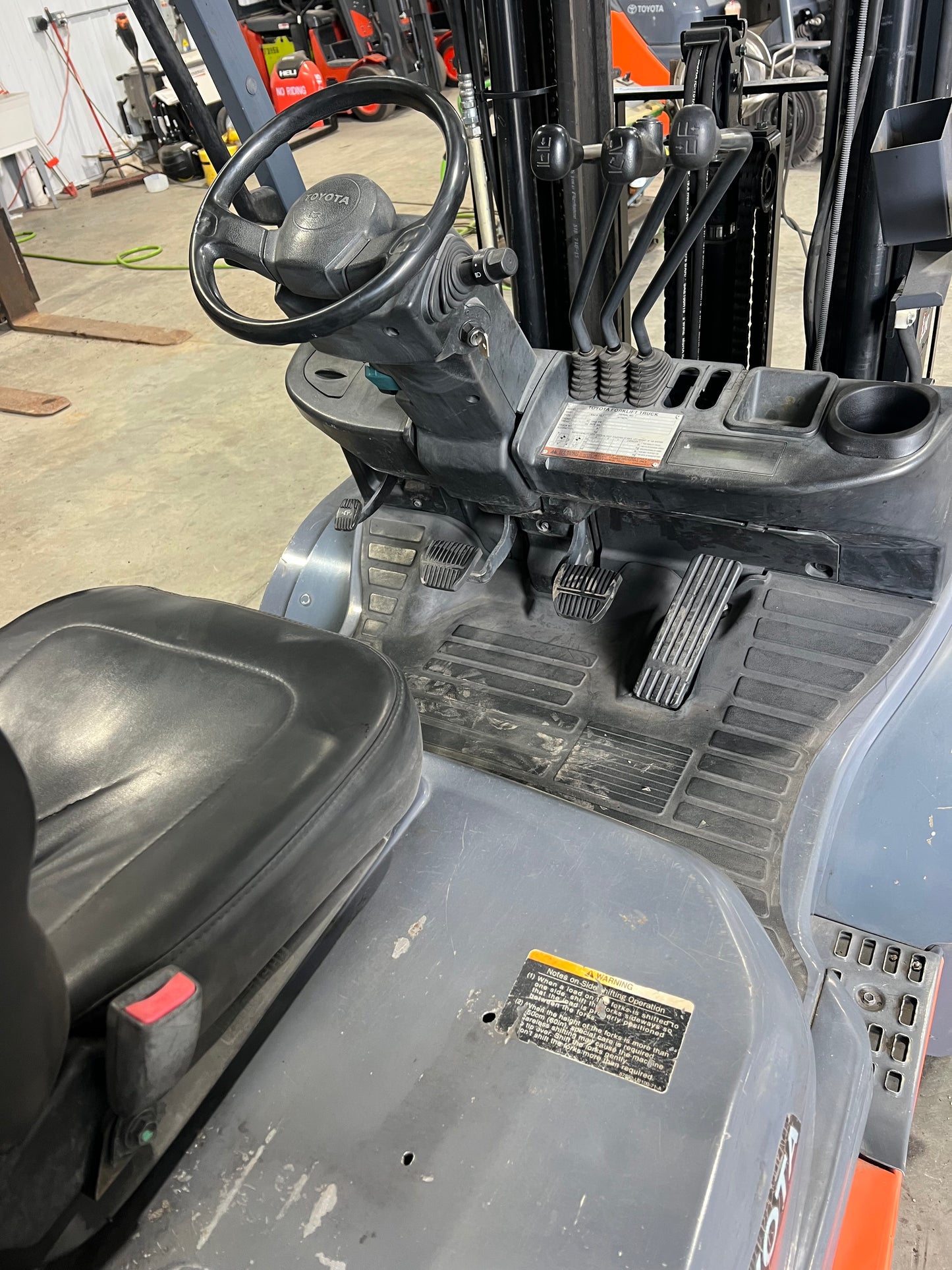 2014 Toyota Forklift 5000lb Lift Capacity (1200 Hours!!