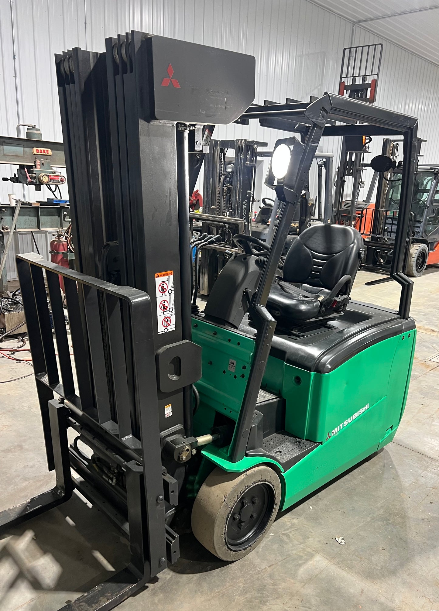 2018 Mitsubishi Forklift 48 Volts  Quad Mast 20’ Max Height