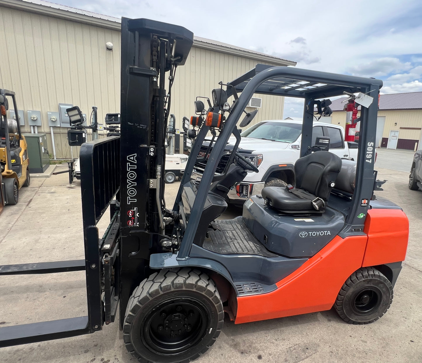 2018 Toyota Forklift 6000lb Lift Capacity, Fork Positioner Carriage