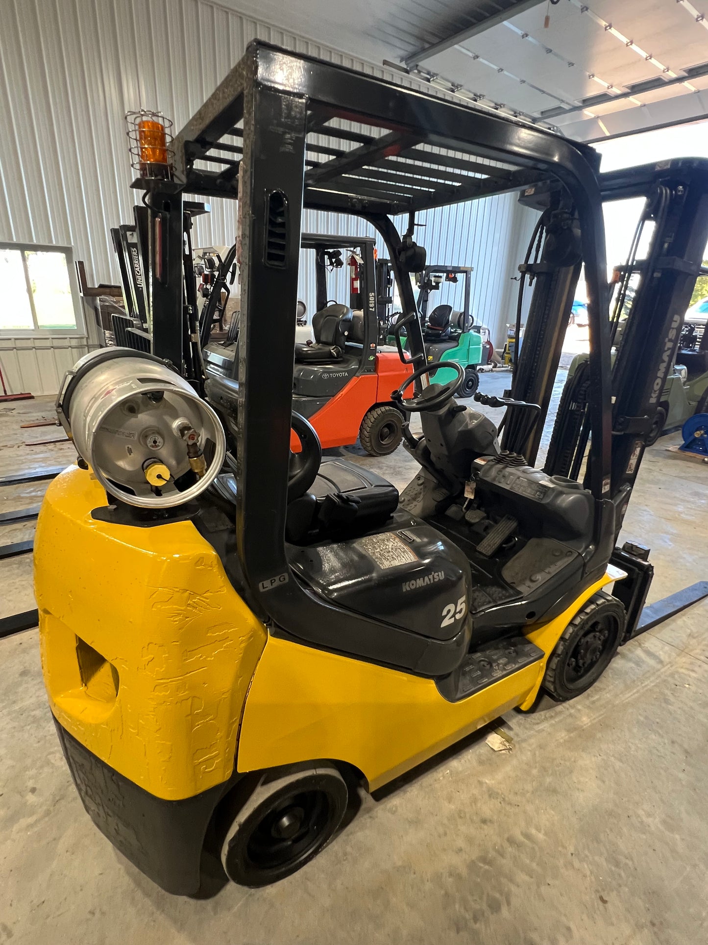 2015 Komatsu Forklift 5000lb Capacity