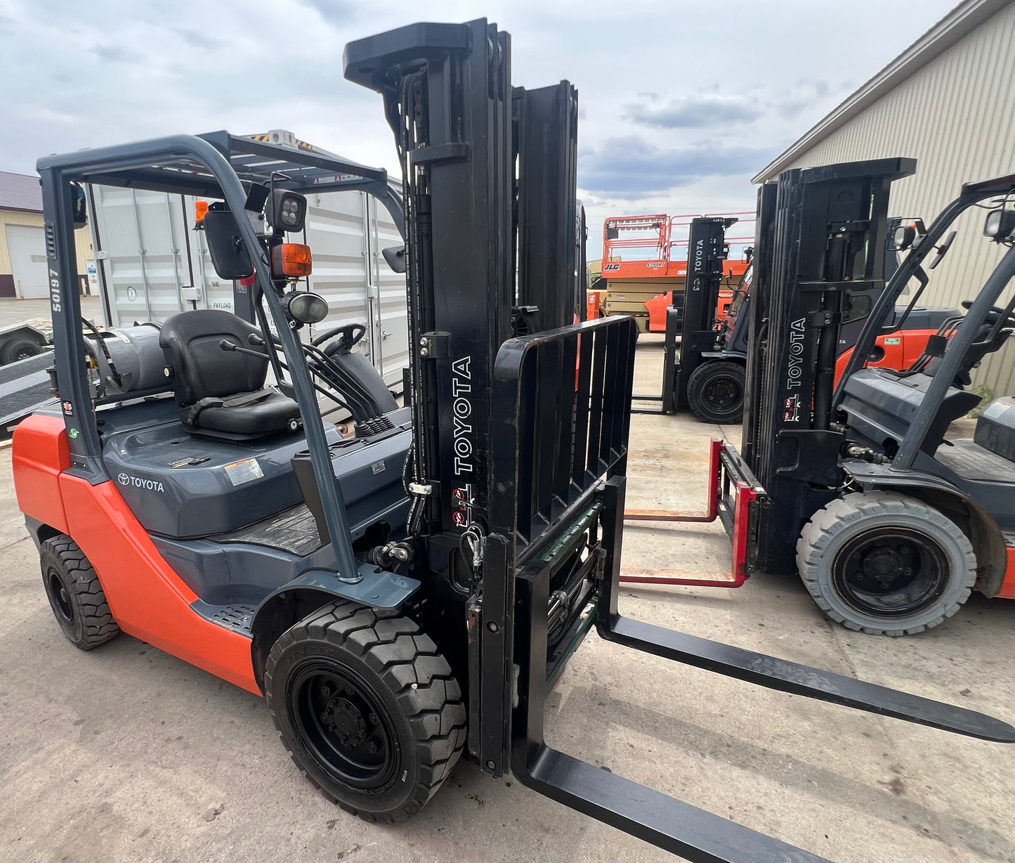 2018 Toyota Forklift 6000lb Lift Capacity, Fork Positioner Carriage