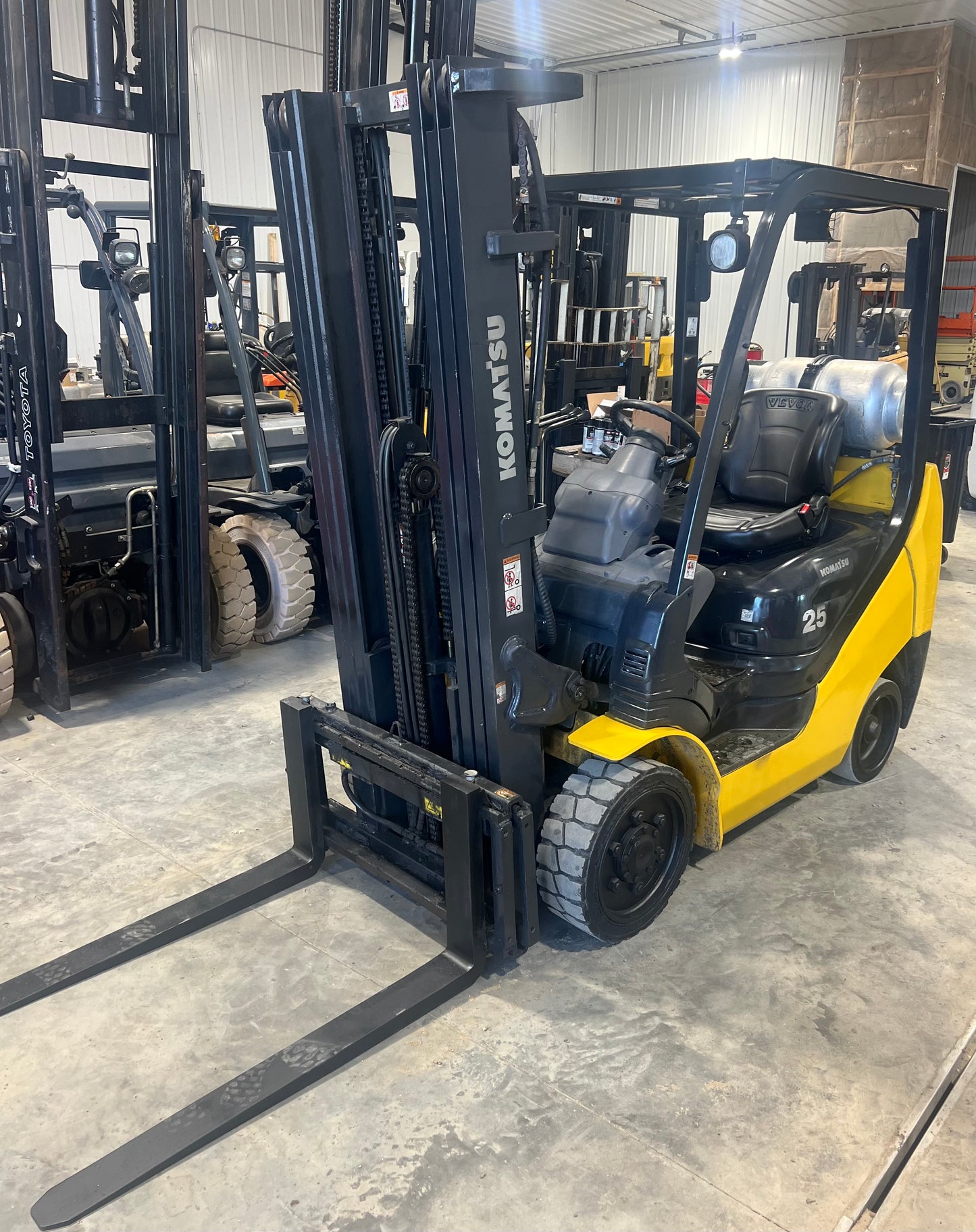 2015 Komatsu Forklift 5000lb Capacity