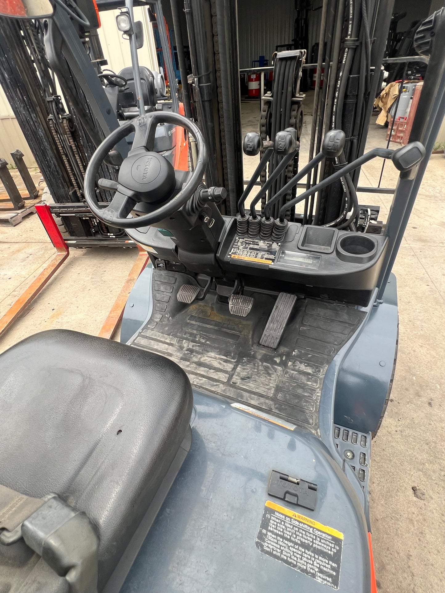 2018 Toyota Forklift 6000lb Lift Capacity, Fork Positioner Carriage