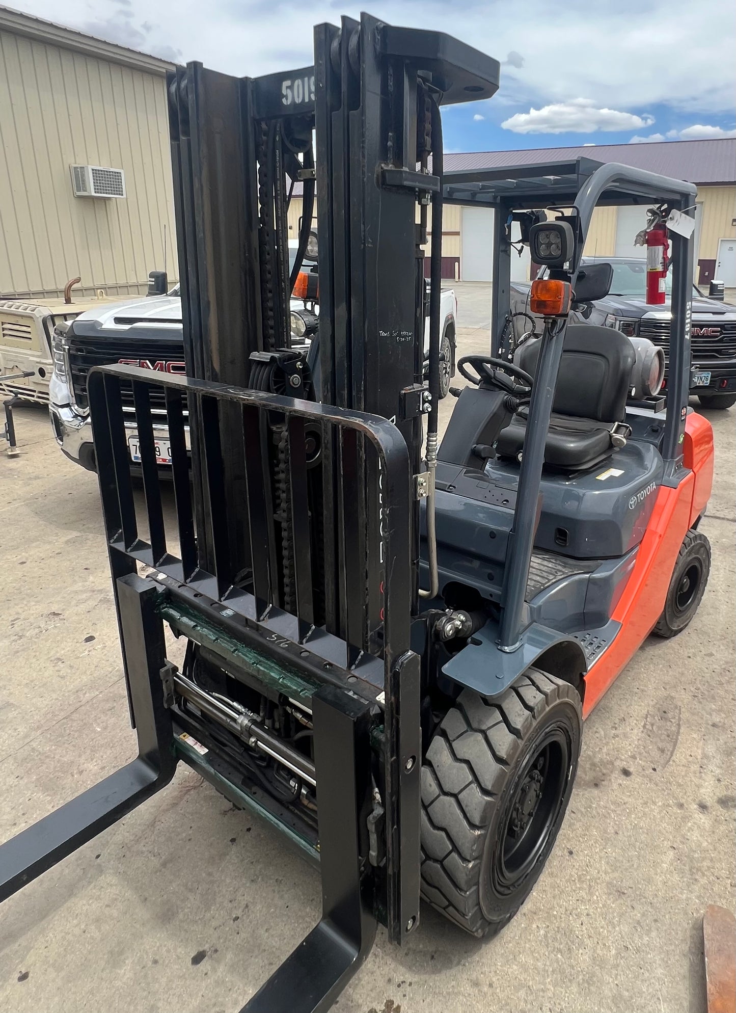2018 Toyota Forklift 6000lb Lift Capacity, Fork Positioner Carriage