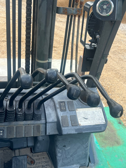2017 Mitsubishi Forklift 15500 lb Lift Capacity (Fork Positioner!