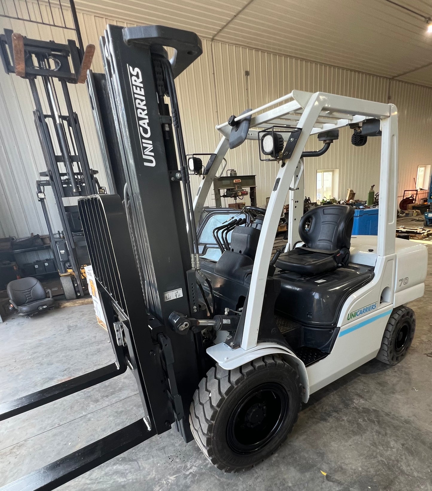 2017 Nissan Uni-Carrier Forklift, Fork Positioner! 7000lb Lift Capacity
