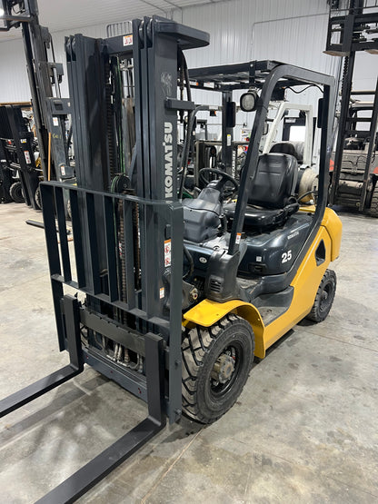 2017 Komatsu Forklift 5000lb Lift Capacity