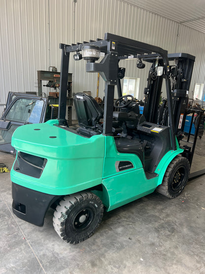 2025 Mitsubishi Forklift 6000lb Lift Capacity (Fork Positioner!