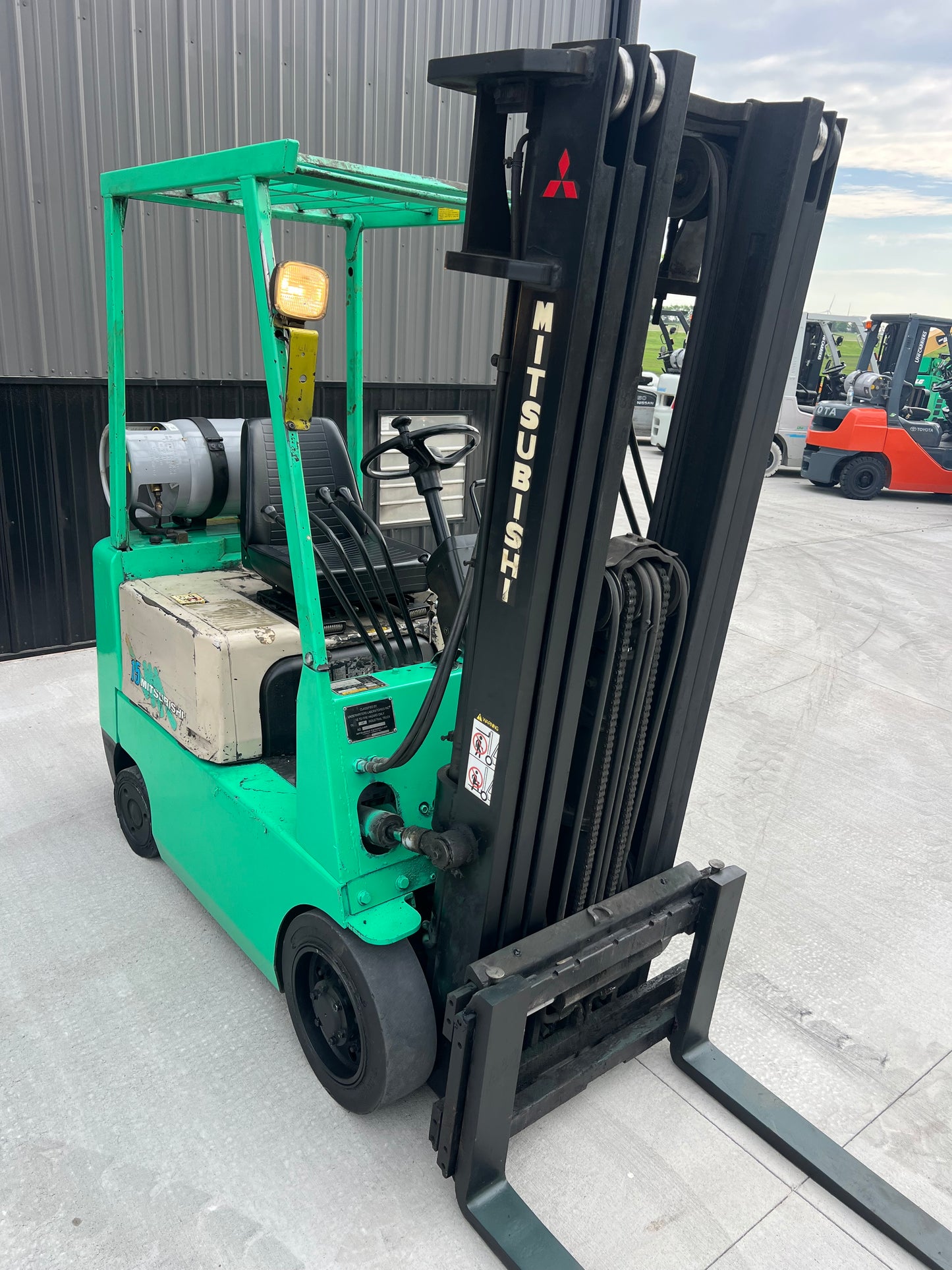 1996 Mitsubishi Forklift 3000lb Lift Capacity