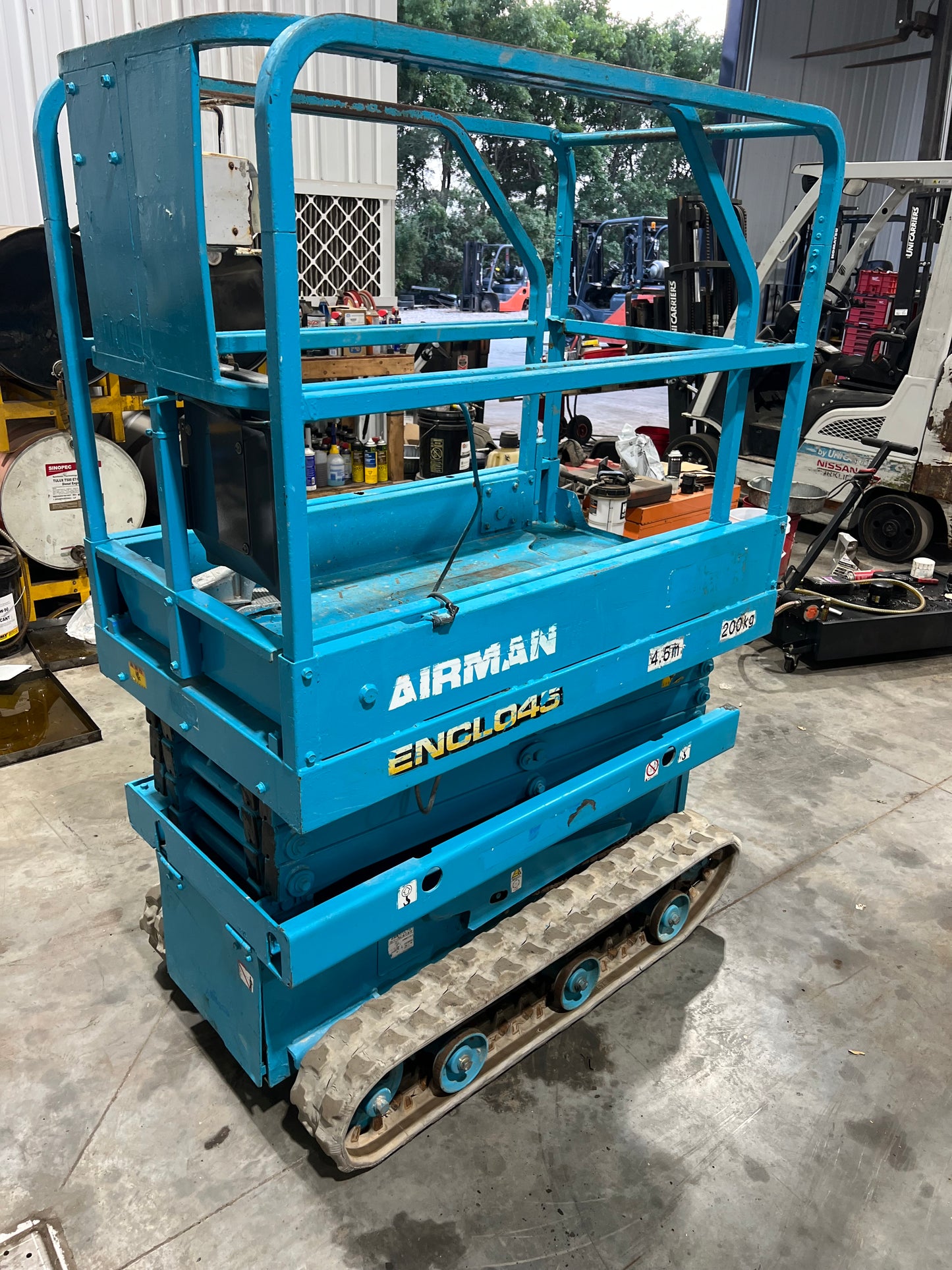 2010 Airman Track Scissor Lift