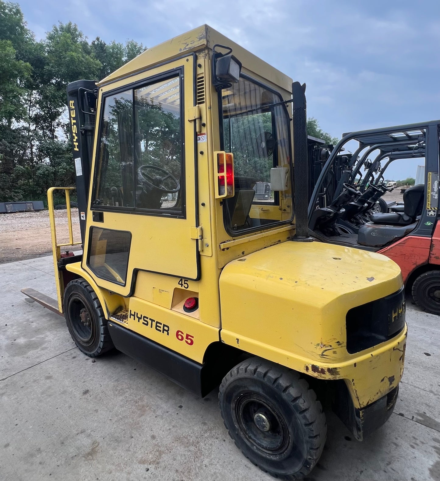 2001 Hyster Forklift (Cab Heat..