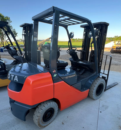 2013 Toyota Forklift 5000lb Lift Capacity (Fork Positioner!