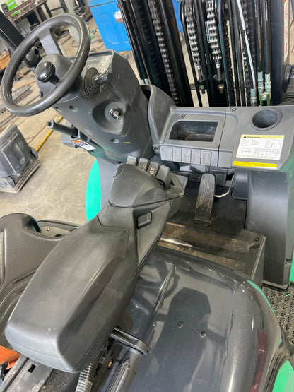 2025 Mitsubishi Forklift 6000lb Lift Capacity (Fork Positioner!