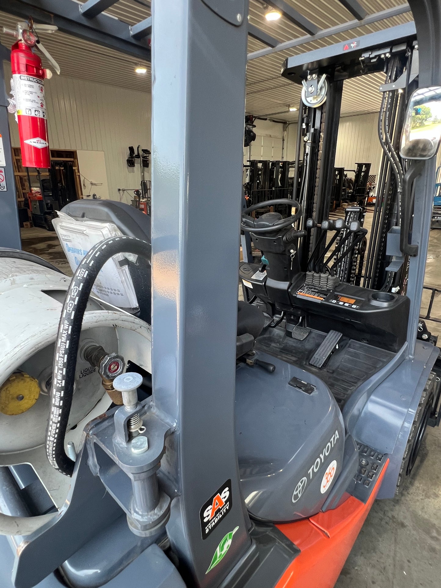 2022 Toyota Forklift (6500lb lift Capacity (Fork Positioner!