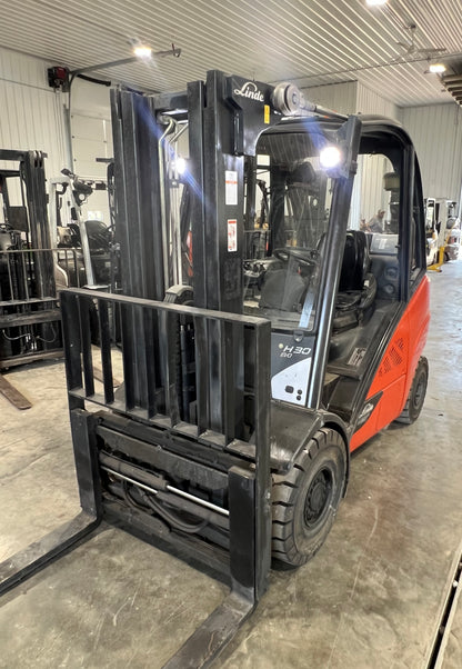 2017 Linde Forklift 6000lb Lift Capacity (Fork Positioner!