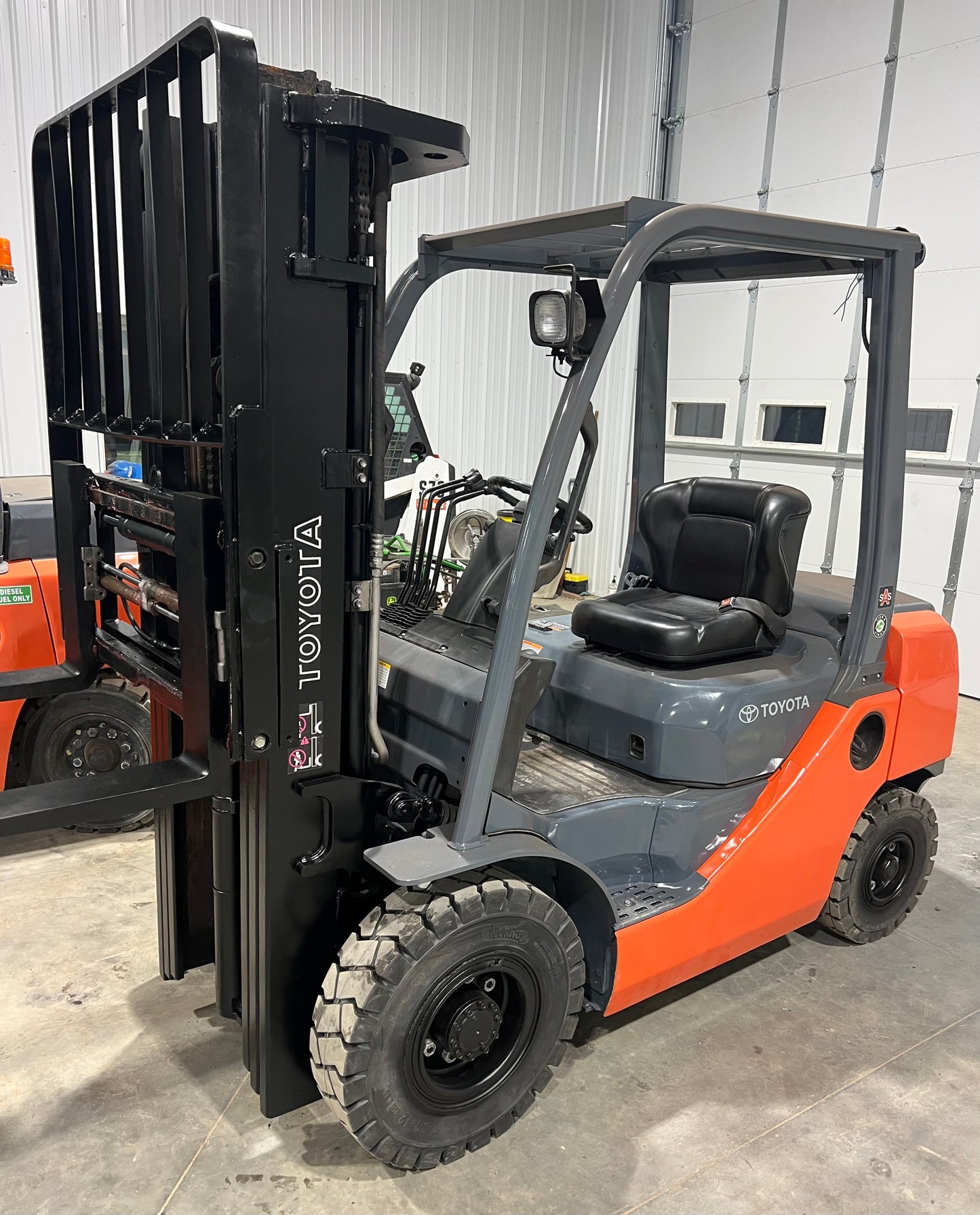 2018 Toyota Forklift 5000lb Lift Capacity! Fork Positioner! Diesel