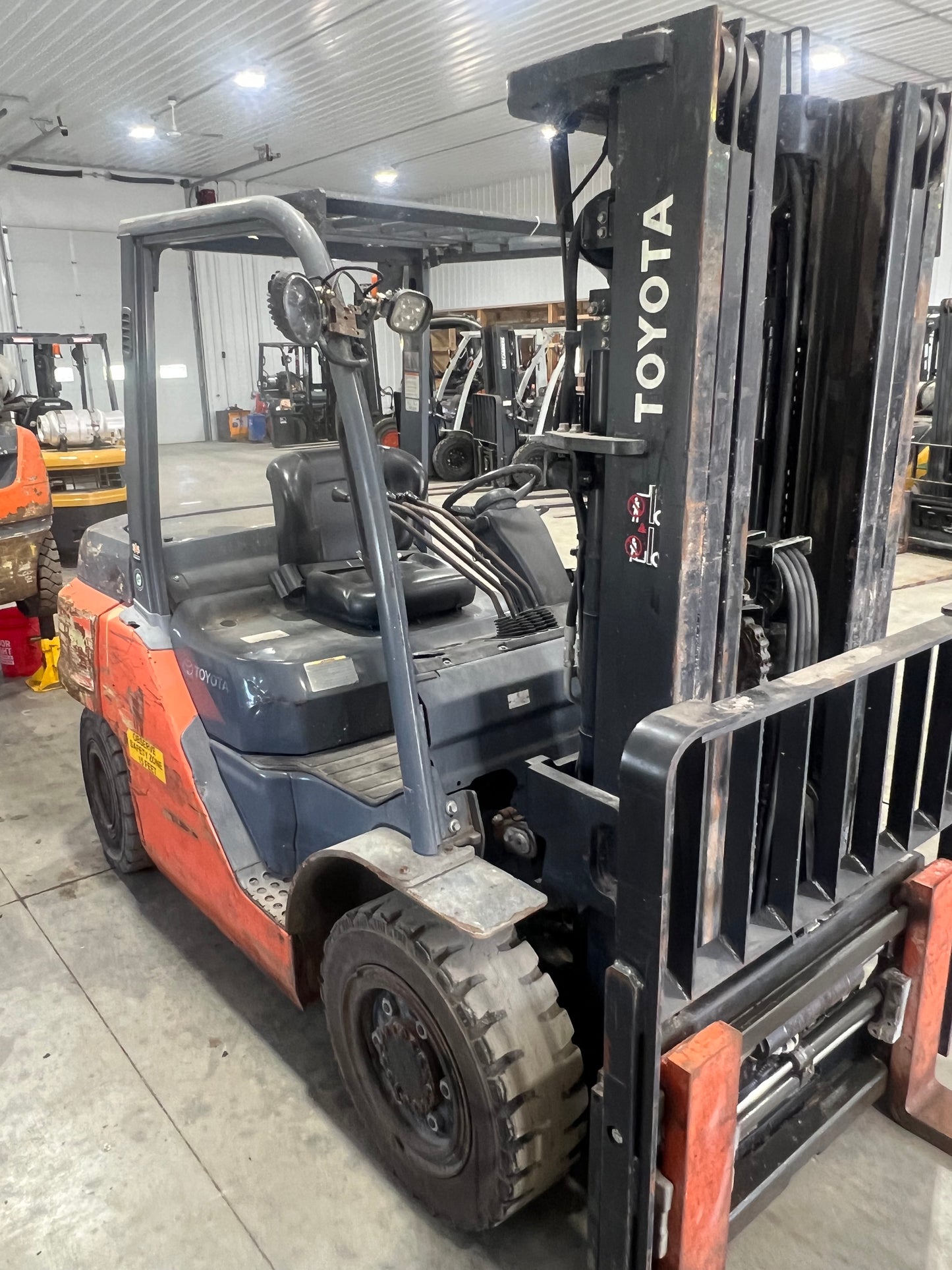 2020 Toyota Forklift 7000lb Lift Capacity (Fork Positioner!