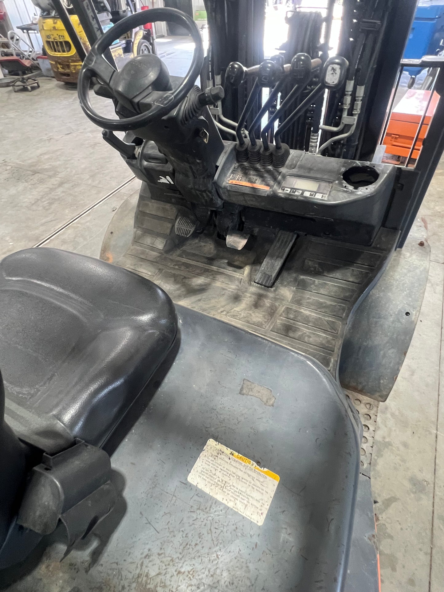 2020 Toyota Forklift 7000lb Lift Capacity (Fork Positioner!