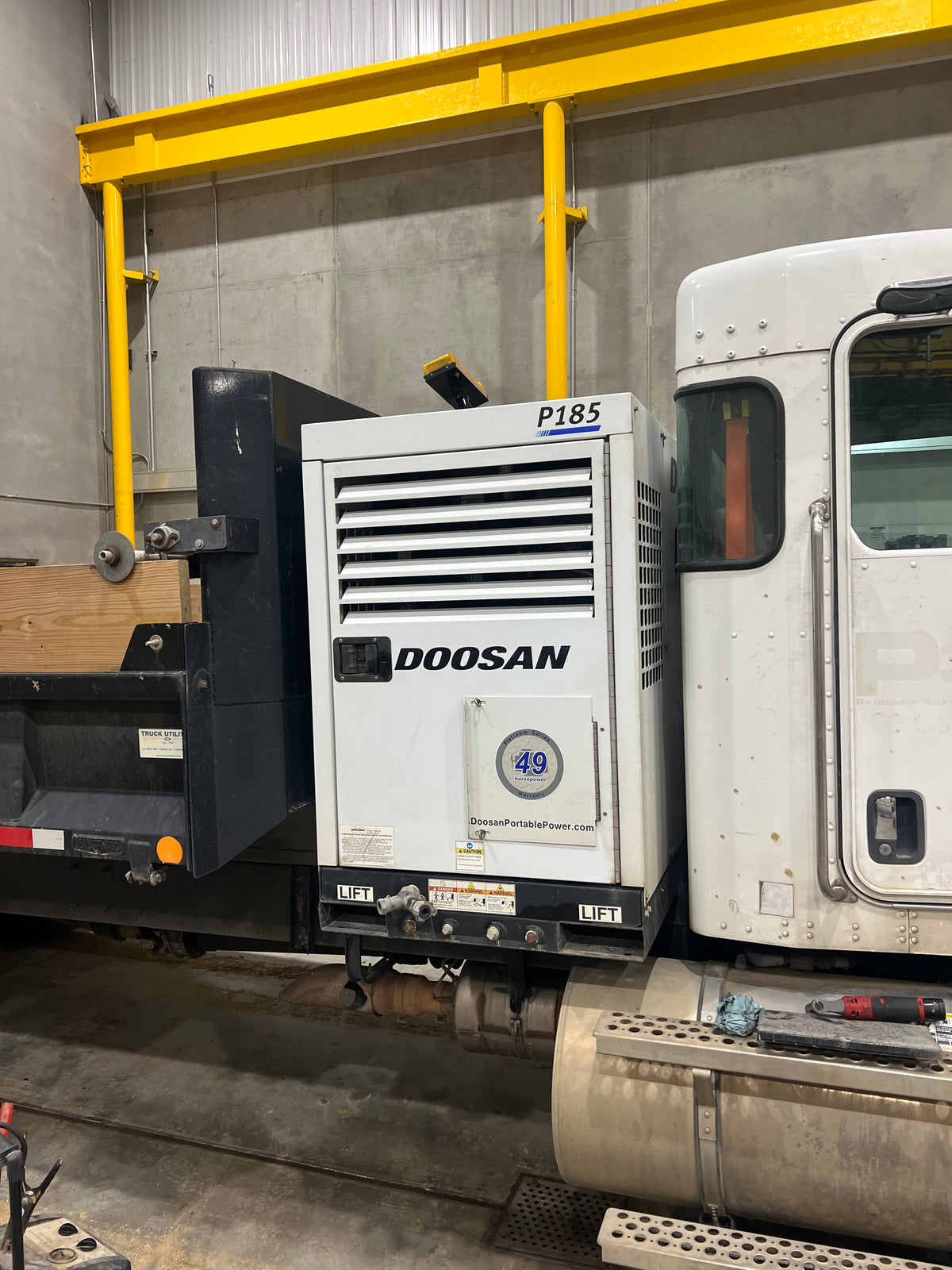 2018 Air Compressor 185 CFM Low Hours 150