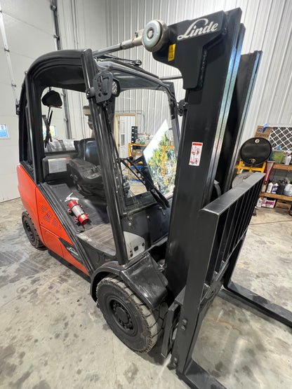 2017 Linde Forklift 6000lb Lift Capacity (Fork Positioner!