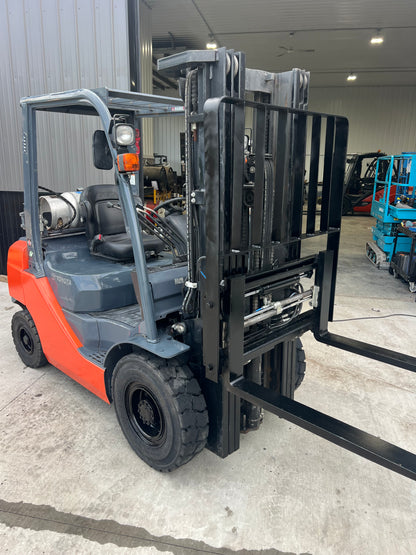 2017 Toyota Forklift, 5000lb Lift Capacity (Fork Positioner!
