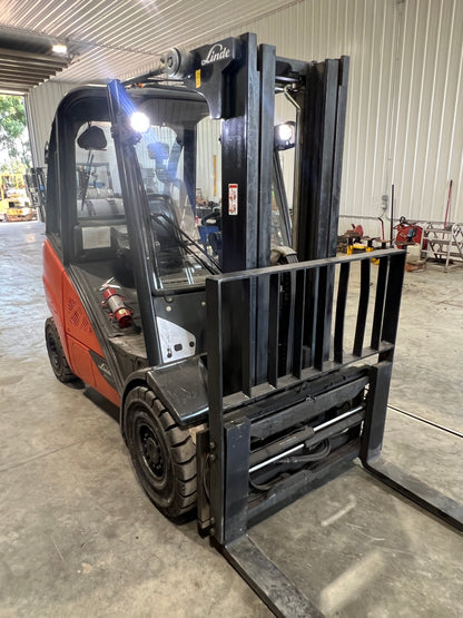 2017 Linde Forklift 6000lb Lift Capacity (Fork Positioner!
