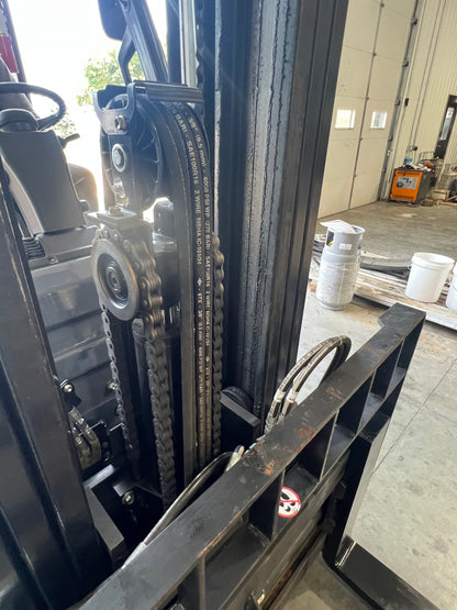 2022 Toyota Forklift (6500lb lift Capacity (Fork Positioner!