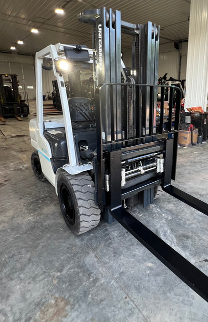 2017 Nissan Uni-Carrier Forklift, Fork Positioner! 7000lb Lift Capacity