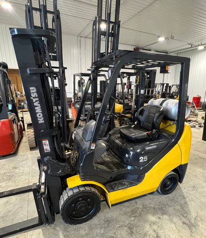 2015 Komatsu Forklift 5000lb Capacity