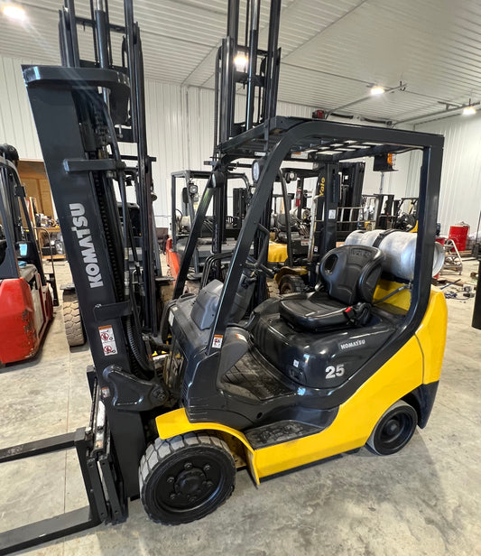 2015 Komatsu Forklift 5000lb Capacity