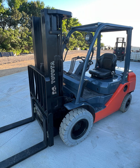 2013 Toyota Forklift 5000lb Lift Capacity (Fork Positioner!