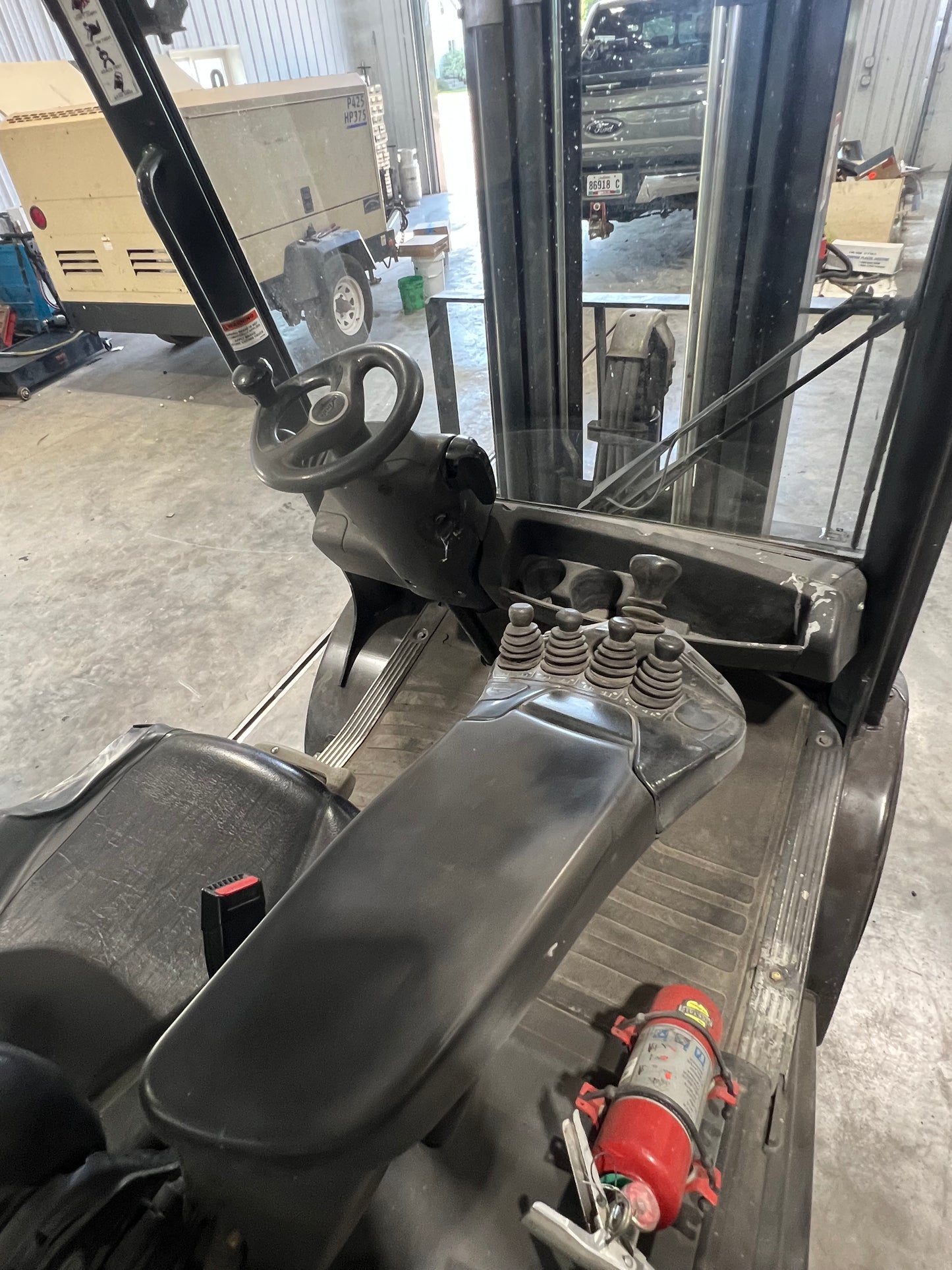 2017 Linde Forklift 6000lb Lift Capacity (Fork Positioner!