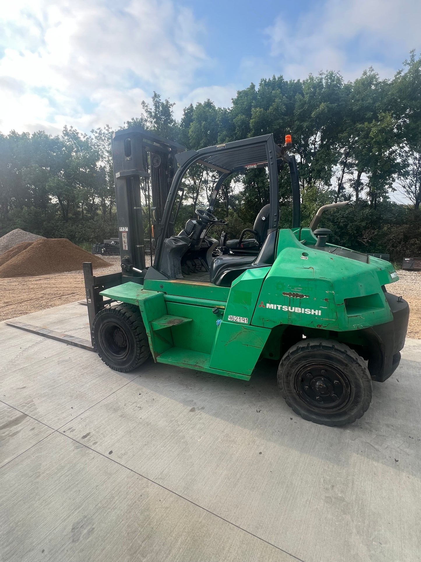2017 Mitsubishi Forklift 15500 lb Lift Capacity (Fork Positioner!