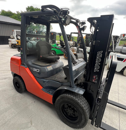 2015 Toyota Forklift 6000lb Lift Capacity (Fork Positioner!