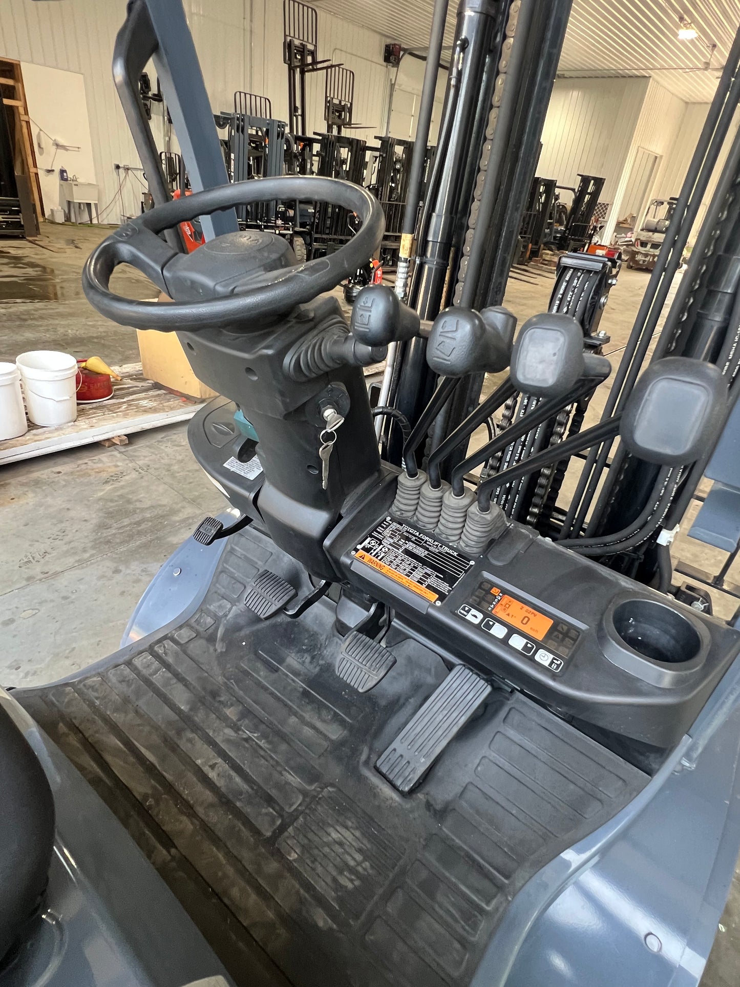 2022 Toyota Forklift (6500lb lift Capacity (Fork Positioner!