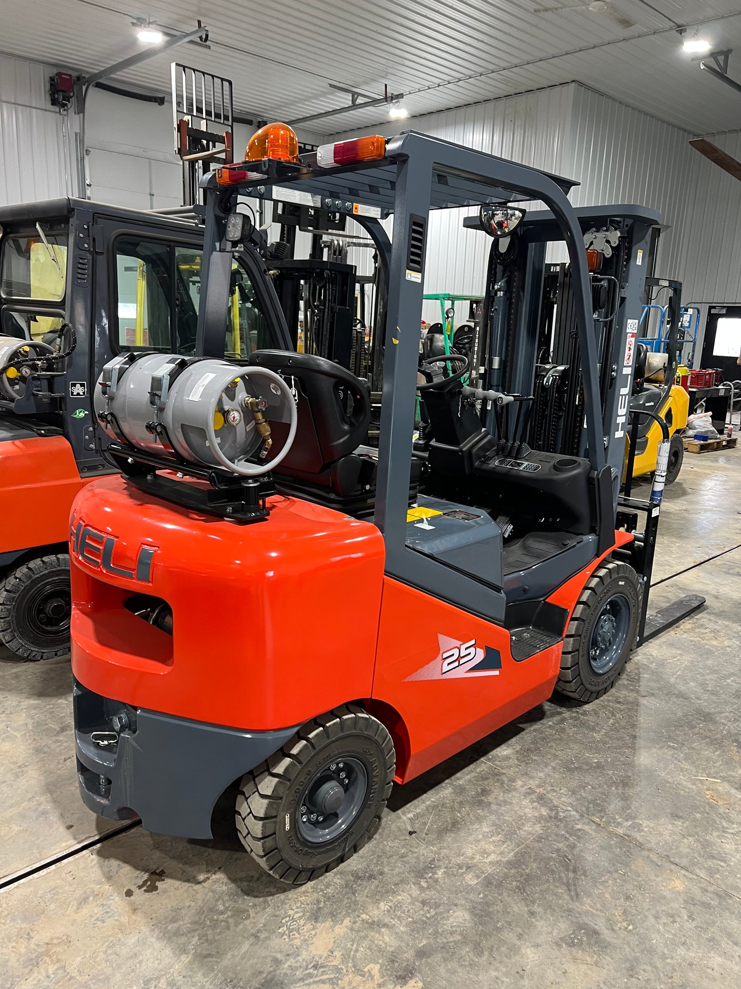 2026 Heli Forklift 5000lb Lift Capacity (Fork Positioner!!!