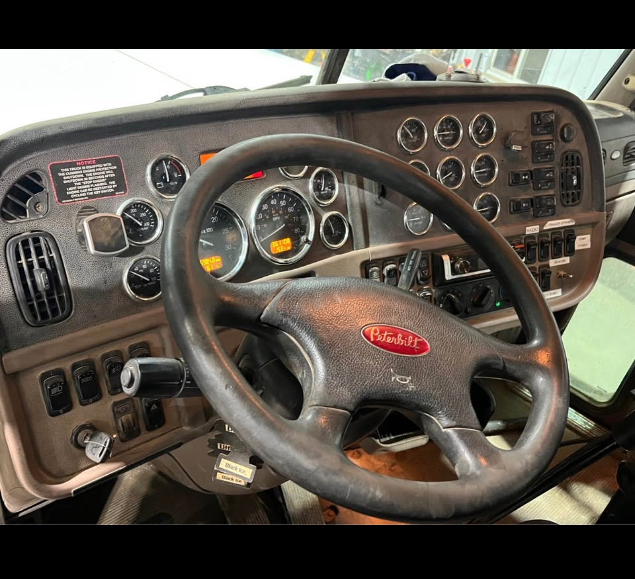 2012 Peterbilt 389 Truck