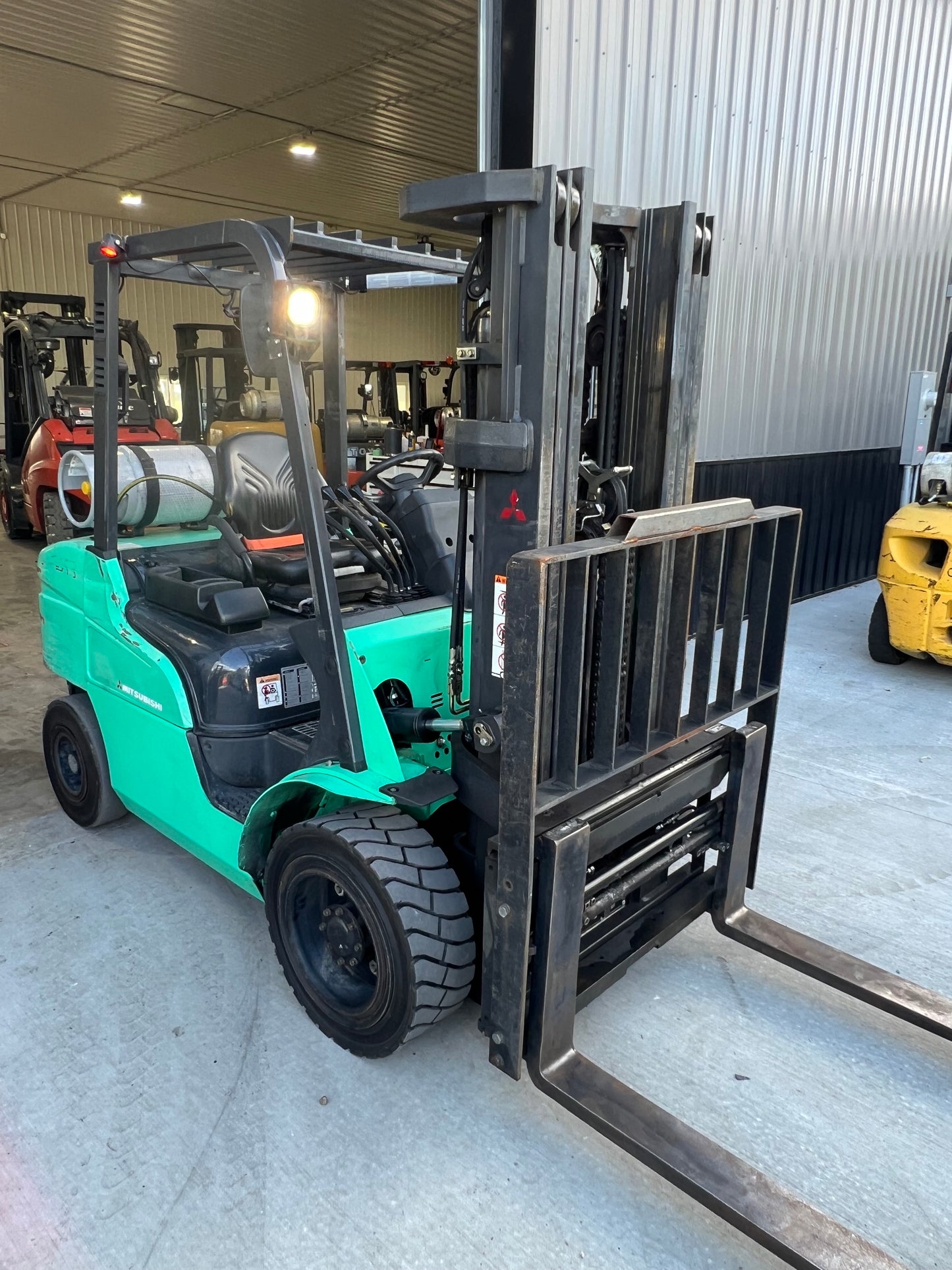 2021 Mitsubishi Forklift (6000lb Lift Capacity, Fork Positioner!