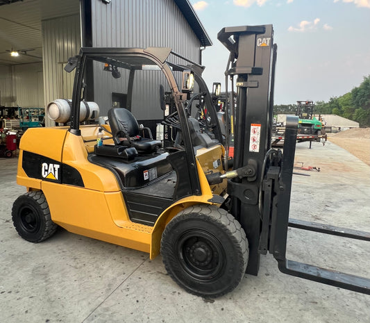 2016 Cat Forklift 11k Lift Capacity (Fork Positioner!!