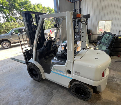 2017 Nissan Uni-Carrier Forklift, Fork Positioner! 7000lb Lift Capacity