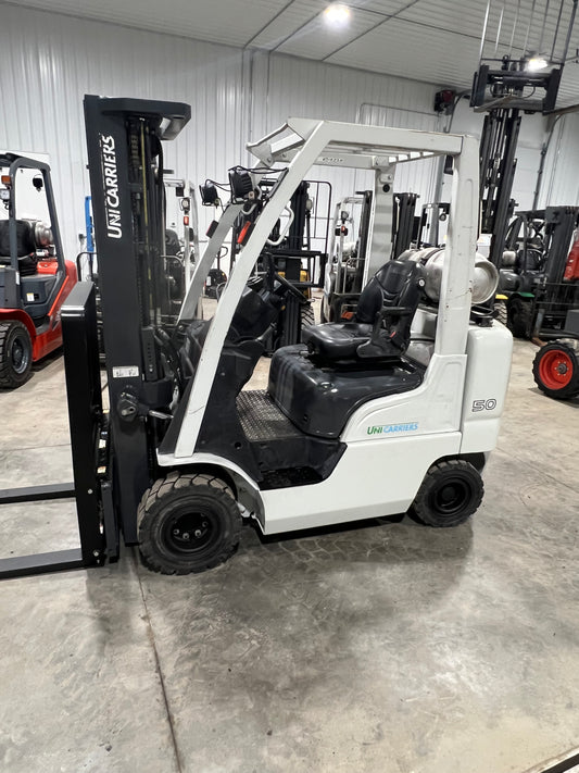 2016 Nissan UniCarrier Forklift 5k lift Capacity (Fork Positioner!