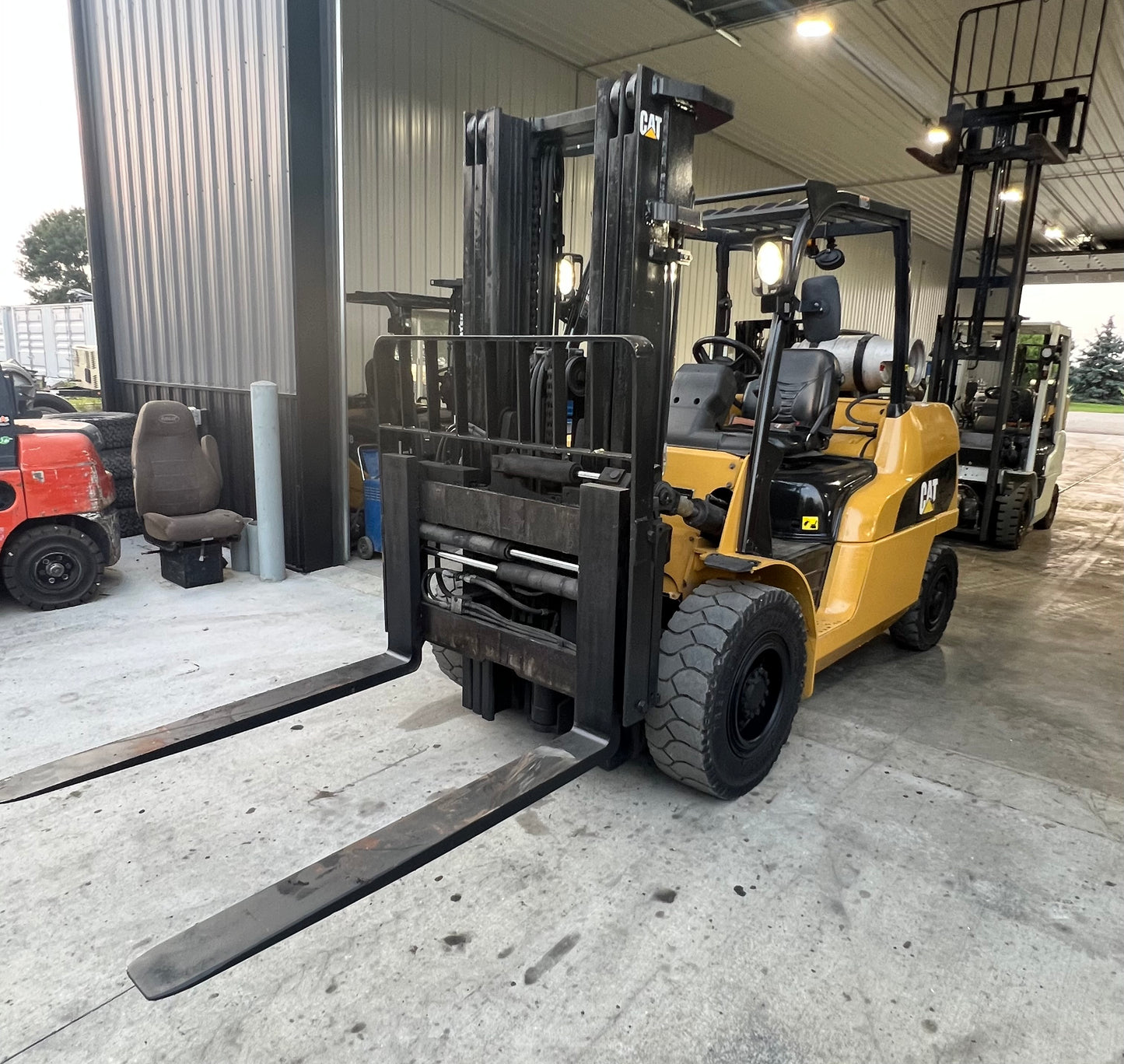 2016 Cat Forklift 11k Lift Capacity (Fork Positioner!!