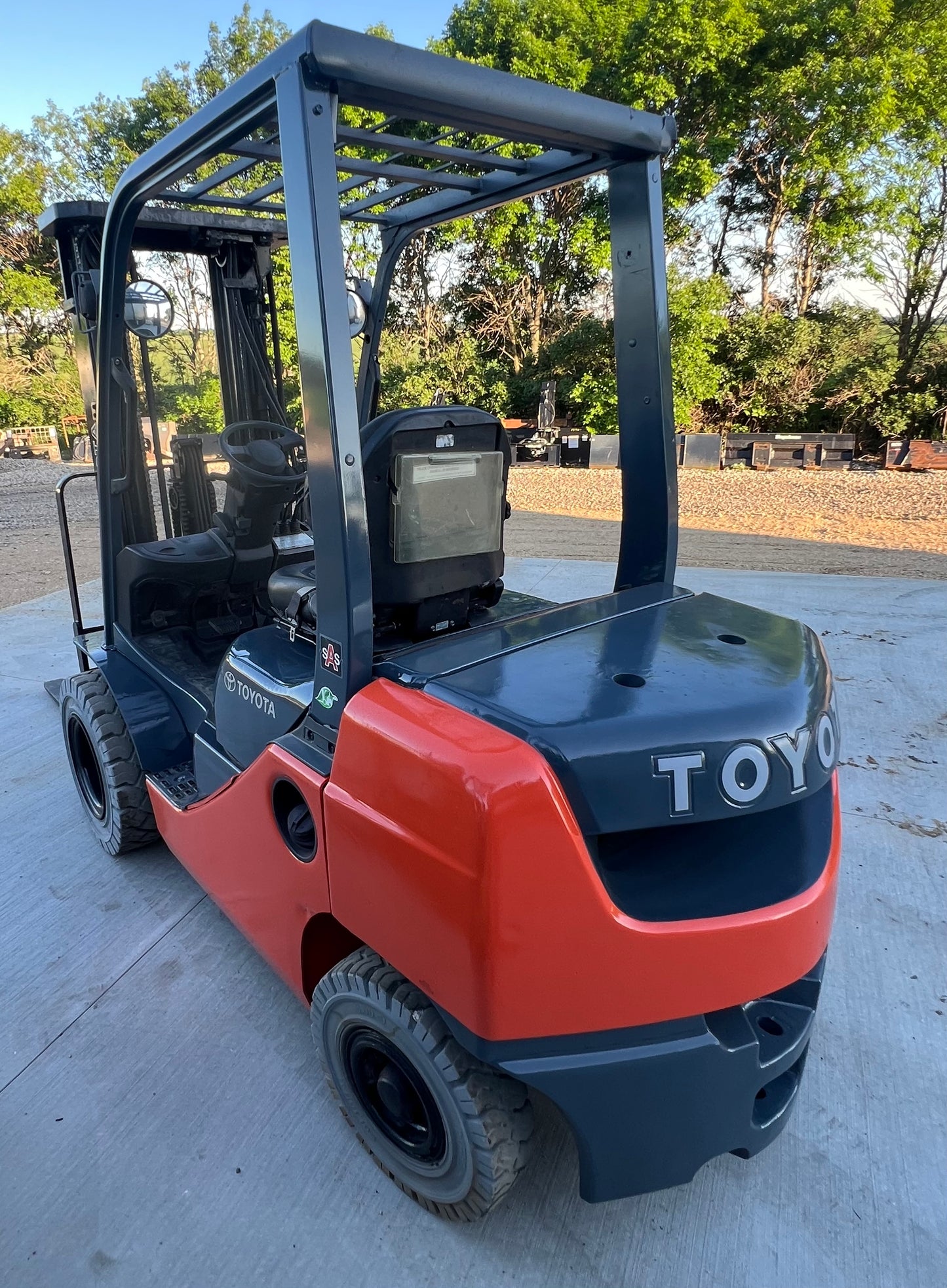 2013 Toyota Forklift 5000lb Lift Capacity (Fork Positioner!
