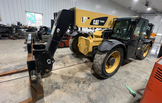 2015 Cat Telehandler 9000lb Lift Capacity (Enclosed Cab