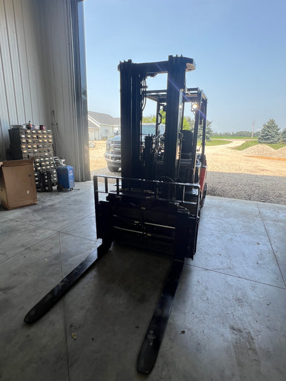 2022 Toyota Forklift (6500lb lift Capacity (Fork Positioner!