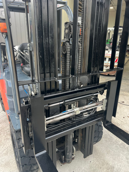 2017 Toyota Forklift, 5000lb Lift Capacity (Fork Positioner!