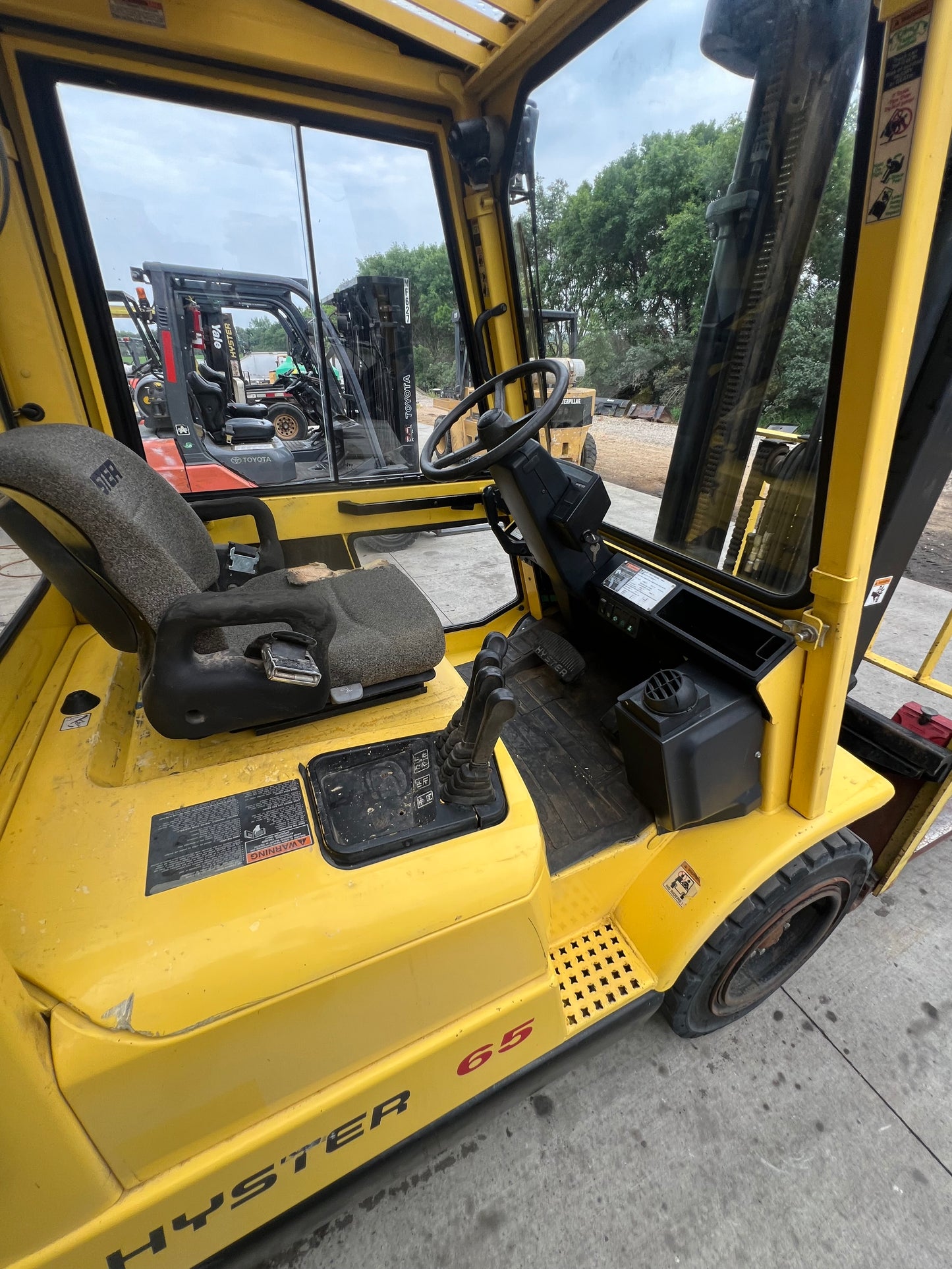 2001 Hyster Forklift (Cab Heat..
